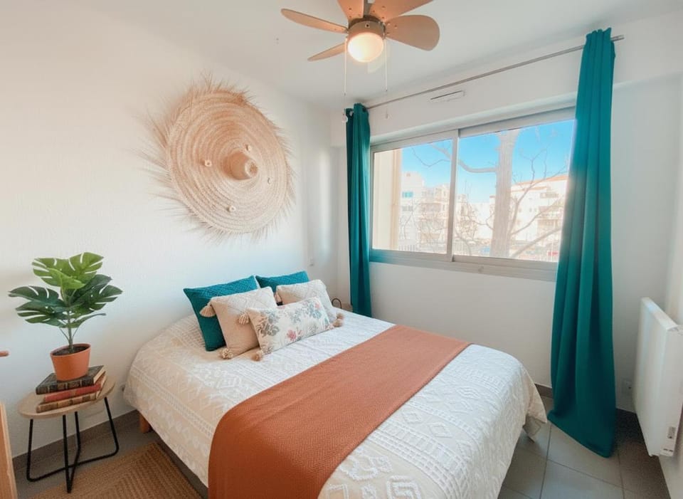 Bed, Photo of the whole room, Bedroom