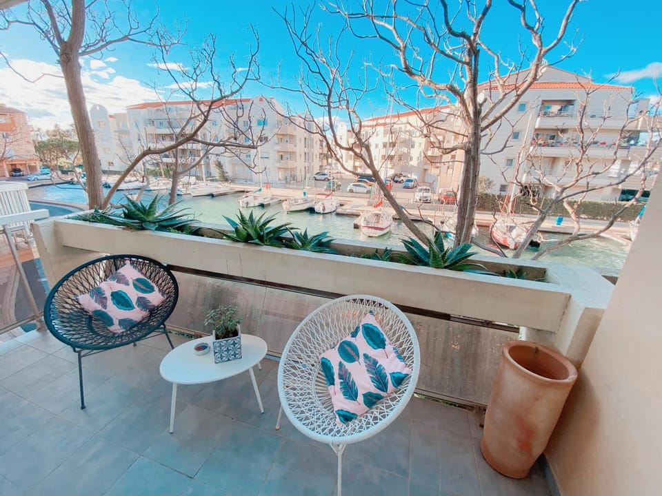 View (from property/room), Balcony/Terrace, furniture