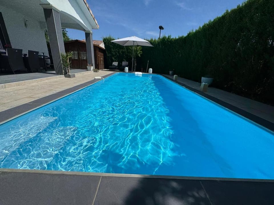 Day, Pool view, Swimming pool, sunbed