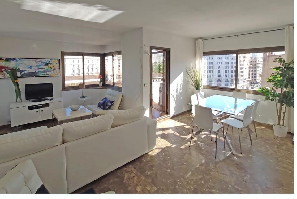 Living room, Photo of the whole room