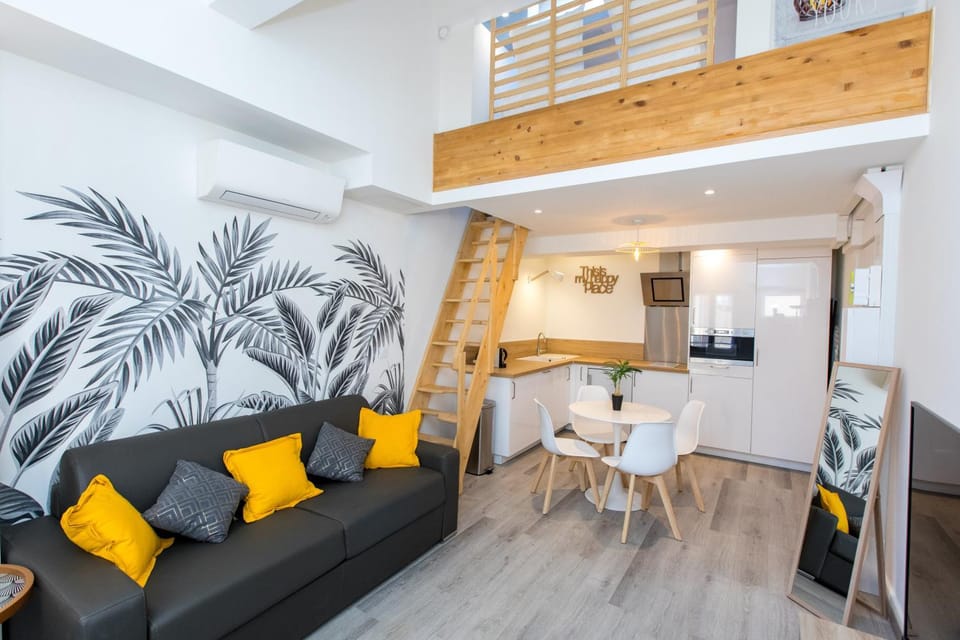 Kitchen or kitchenette, Living room, Dining area