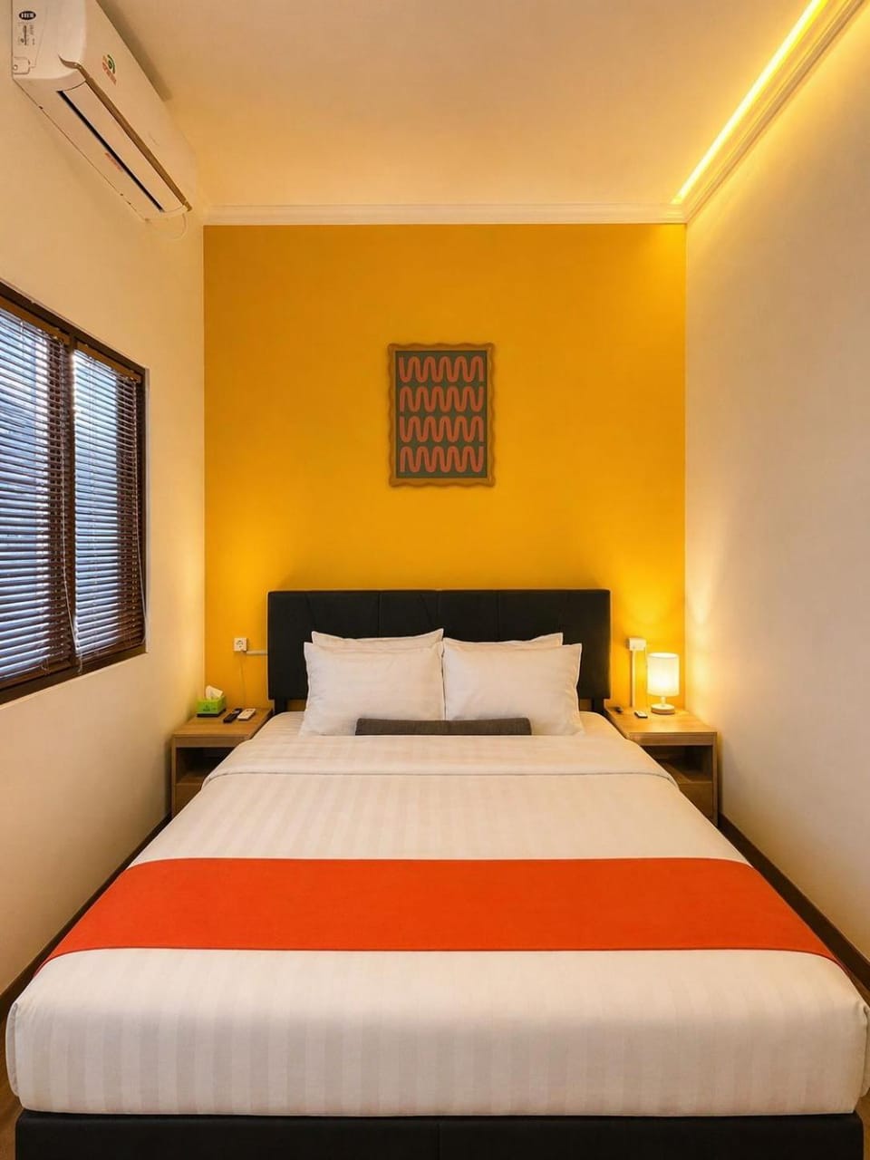 Bed, Photo of the whole room, Bedroom, air conditioner