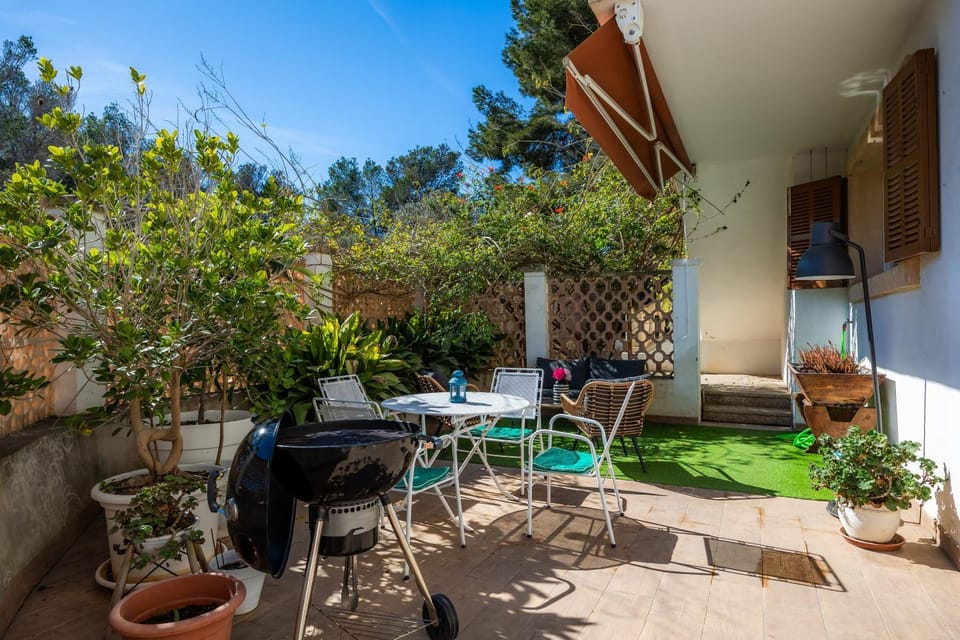 Property building, Balcony/Terrace, Living room