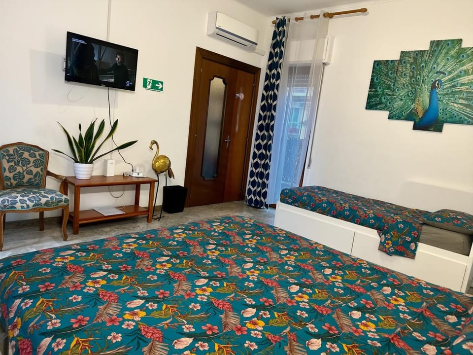 Bed, TV and multimedia, Photo of the whole room, Bedroom, air conditioner