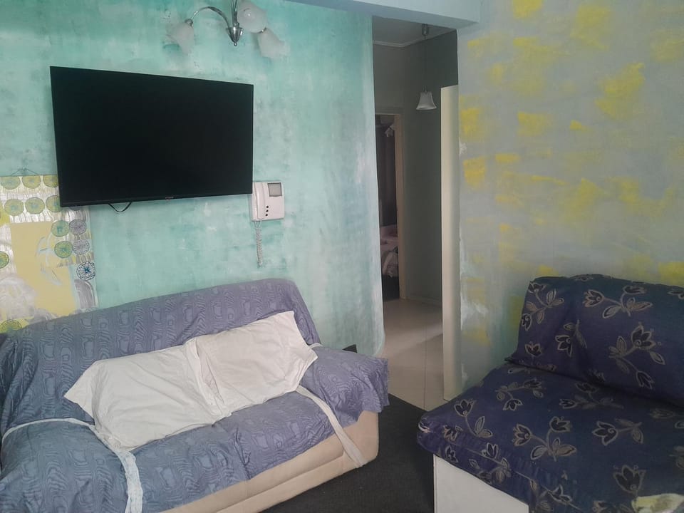 Apartment with barbecue 1 km beach Apartment in Alimos