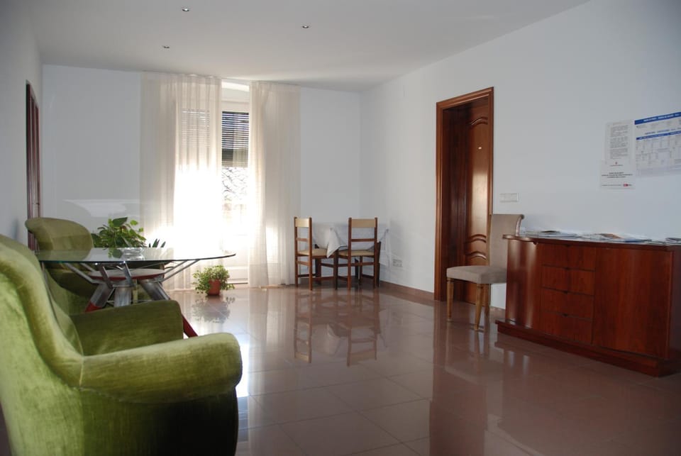 Day, Seating area