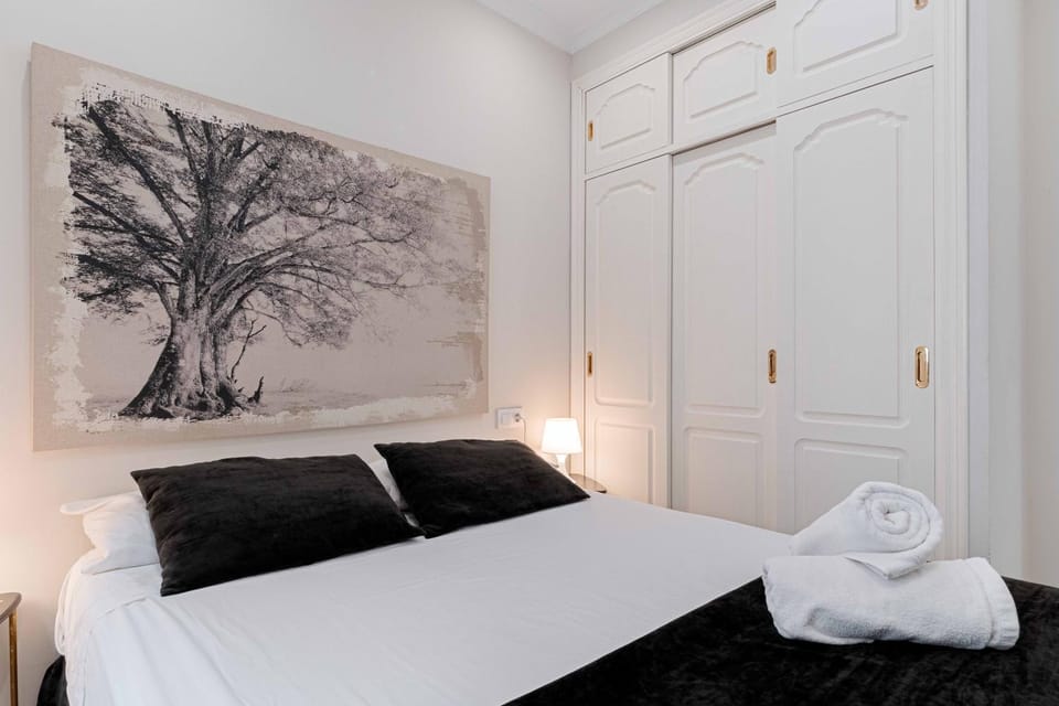 Bed, Photo of the whole room, Bedroom, towels, wardrobe