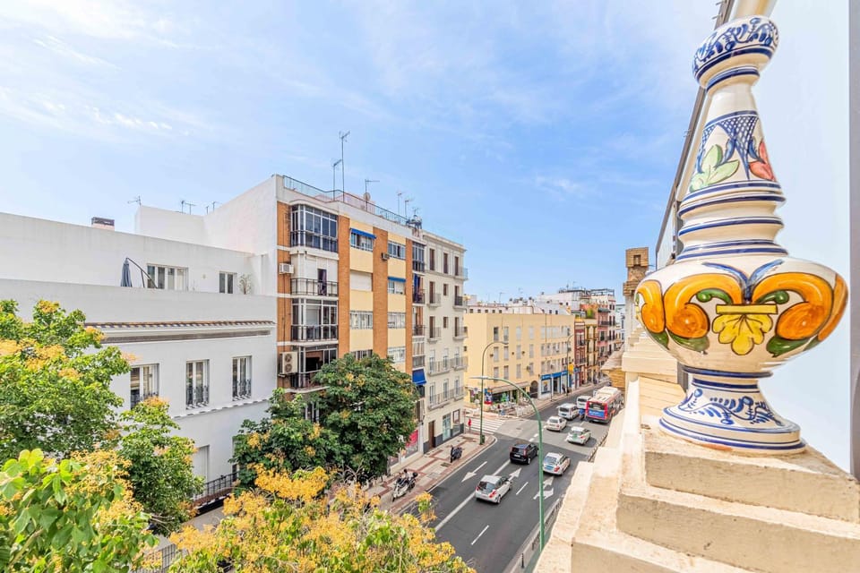Day, Neighbourhood, City view, Street view, Location