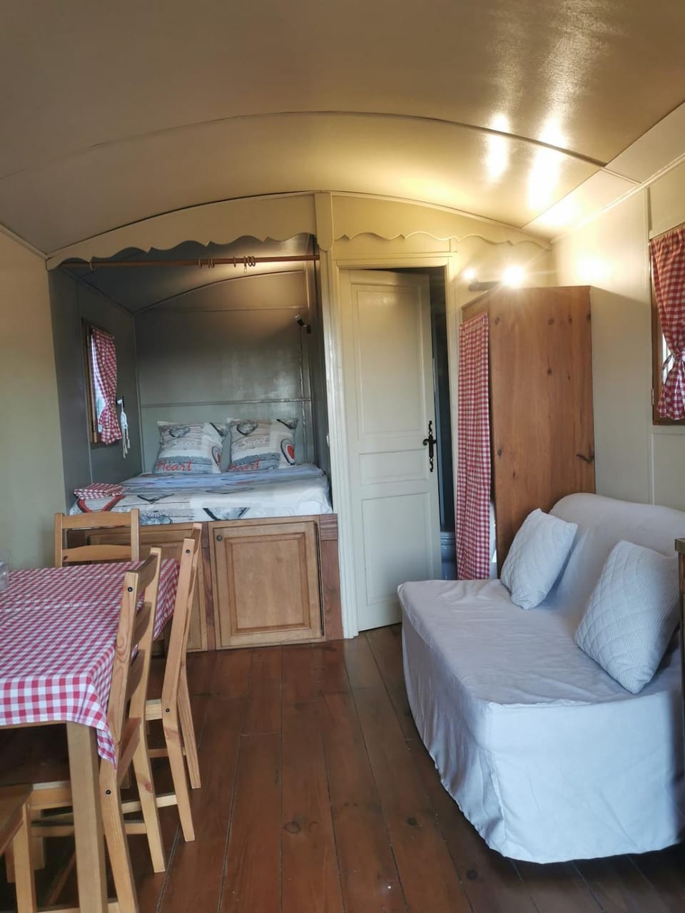 Living room, Dining area