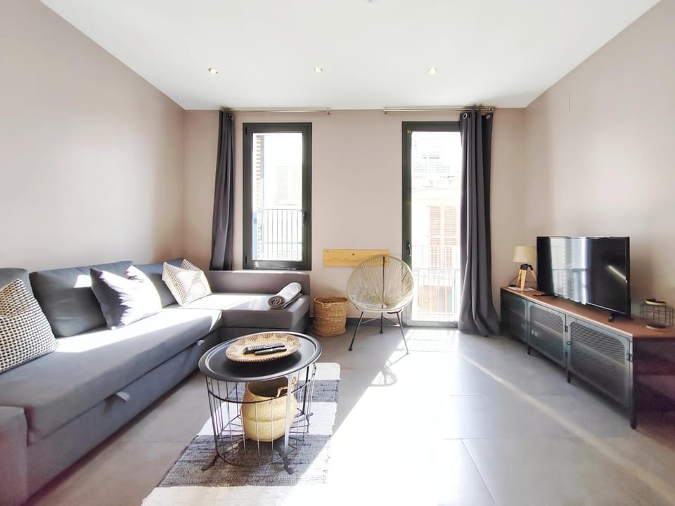 TV and multimedia, Living room, Seating area, Evening entertainment
