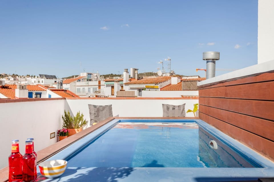 Day, View (from property/room), Pool view, Swimming pool, Swimming pool, sunbed