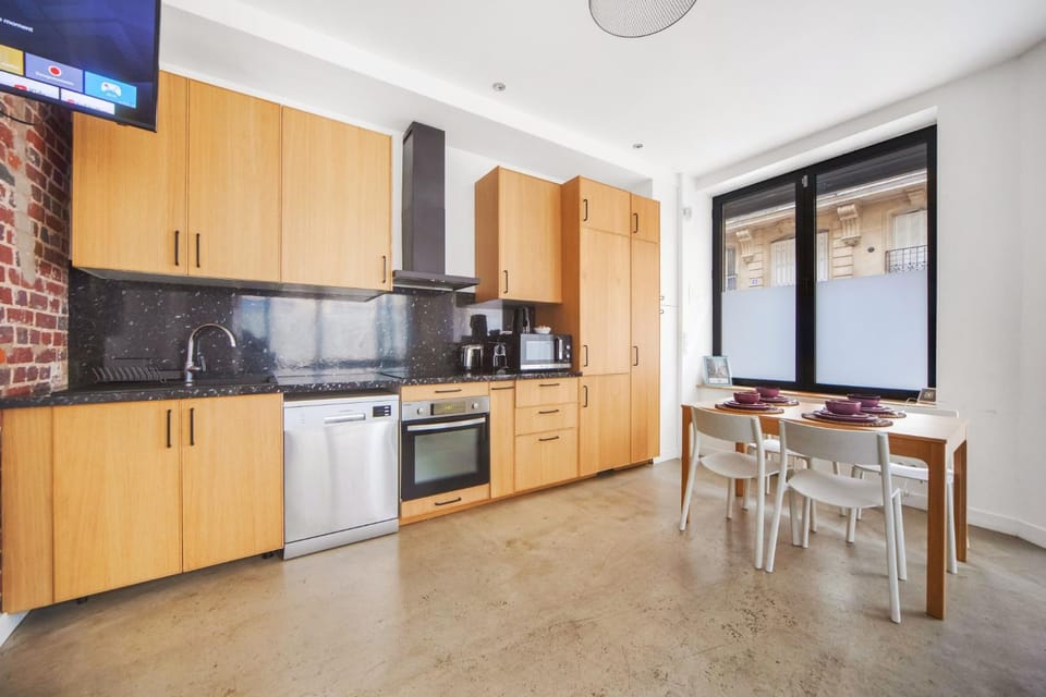 Large Flat Very Close to Montmartre Apartment in Paris