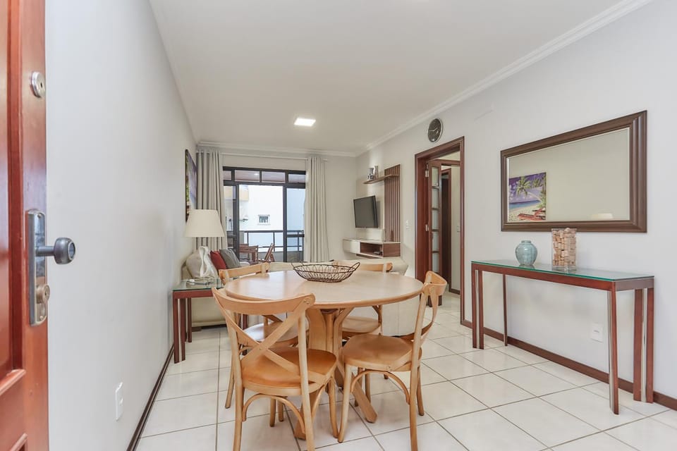964 - Apartamento com vista para o mar, localizado na Avenida da praia do Centro de Bombinhas - 1 Vaga na Garagem Apartment in Bombinhas