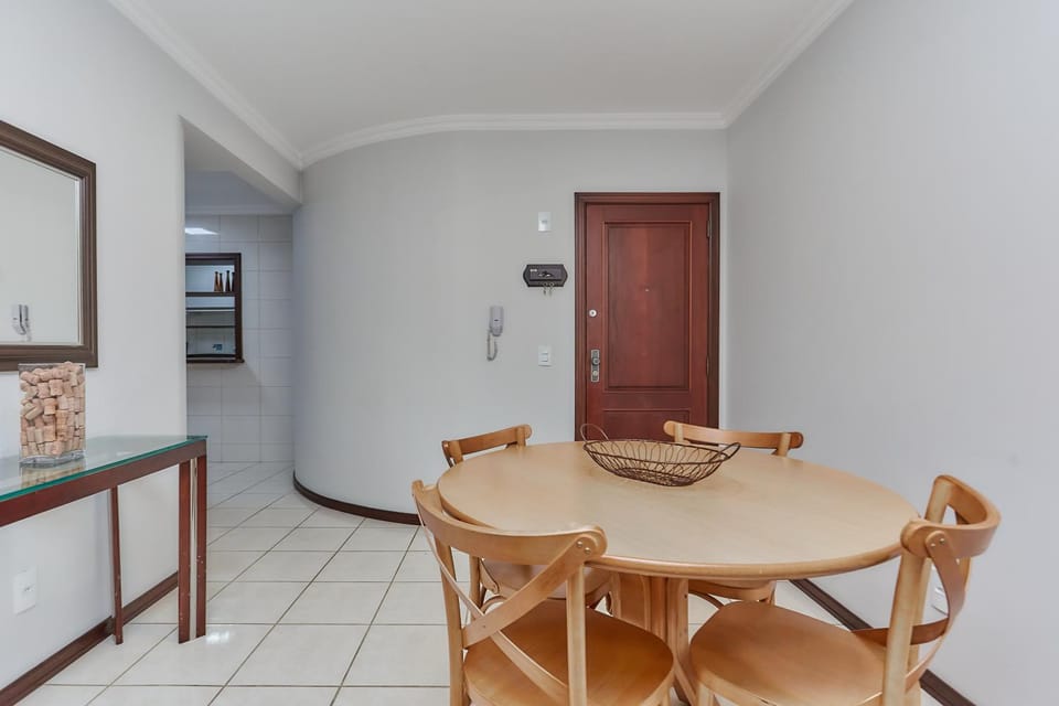 964 - Apartamento com vista para o mar, localizado na Avenida da praia do Centro de Bombinhas - 1 Vaga na Garagem Apartment in Bombinhas
