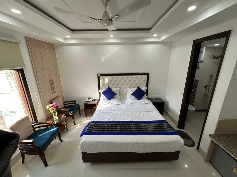 Bed, Photo of the whole room, Bedroom