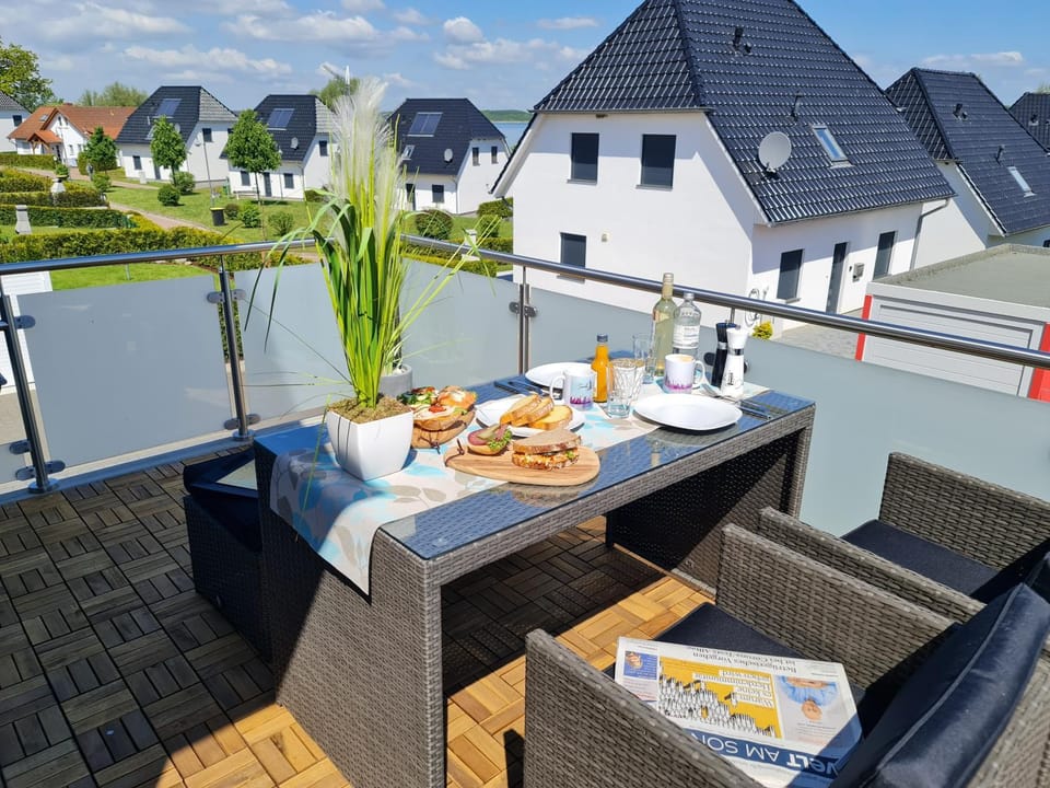 Property building, Balcony/Terrace, Breakfast