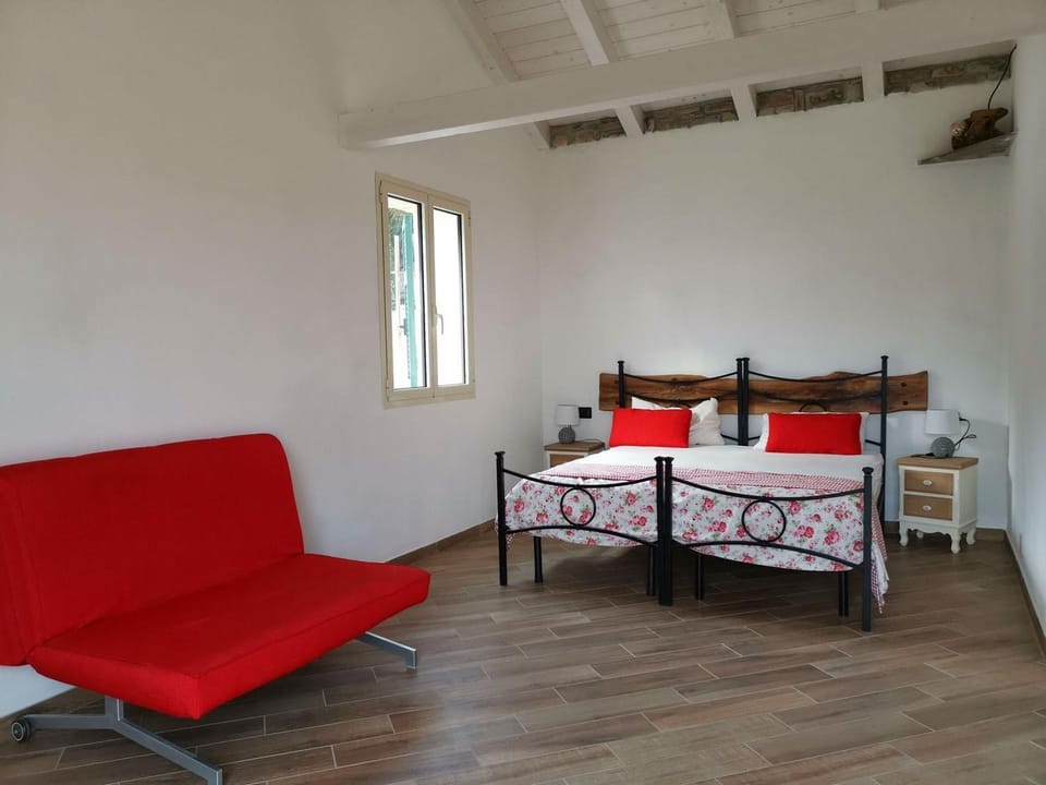 Bed, Seating area, Bedroom