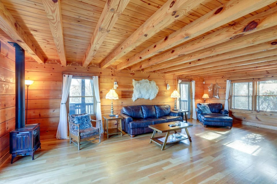 Hot Tub & Game Room: Powderhorn Mountain Cabin Cabin in Watauga