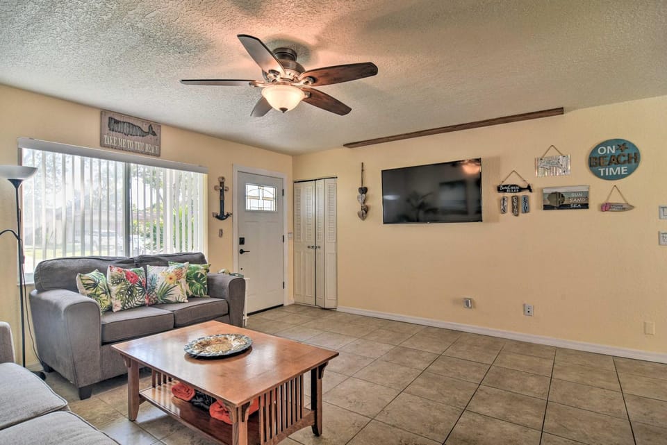 6 Mi to Beaches: Seminole Retreat w/ Pool House in Seminole