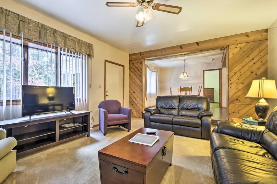 Spacious Apt w/ Yard: 3 Mi to Windham Mountain Apartment in Capital District, NY, USA