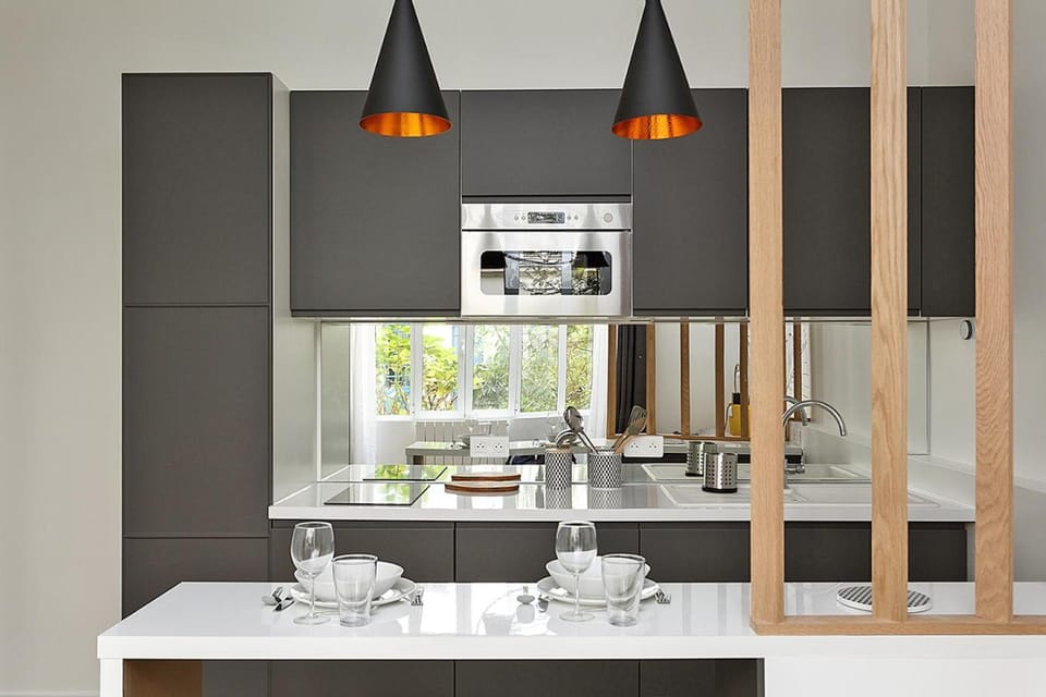 Coffee/tea facilities, Kitchen or kitchenette, Seating area, Dining area