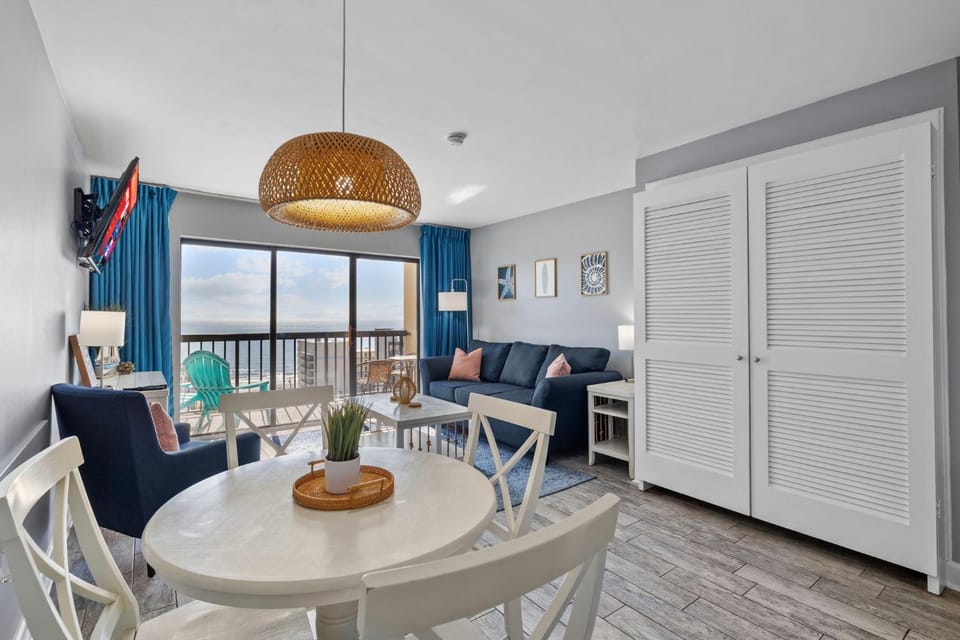 Cottage by the Sea - Renovated Oceanview Condo Apartment in Myrtle Beach