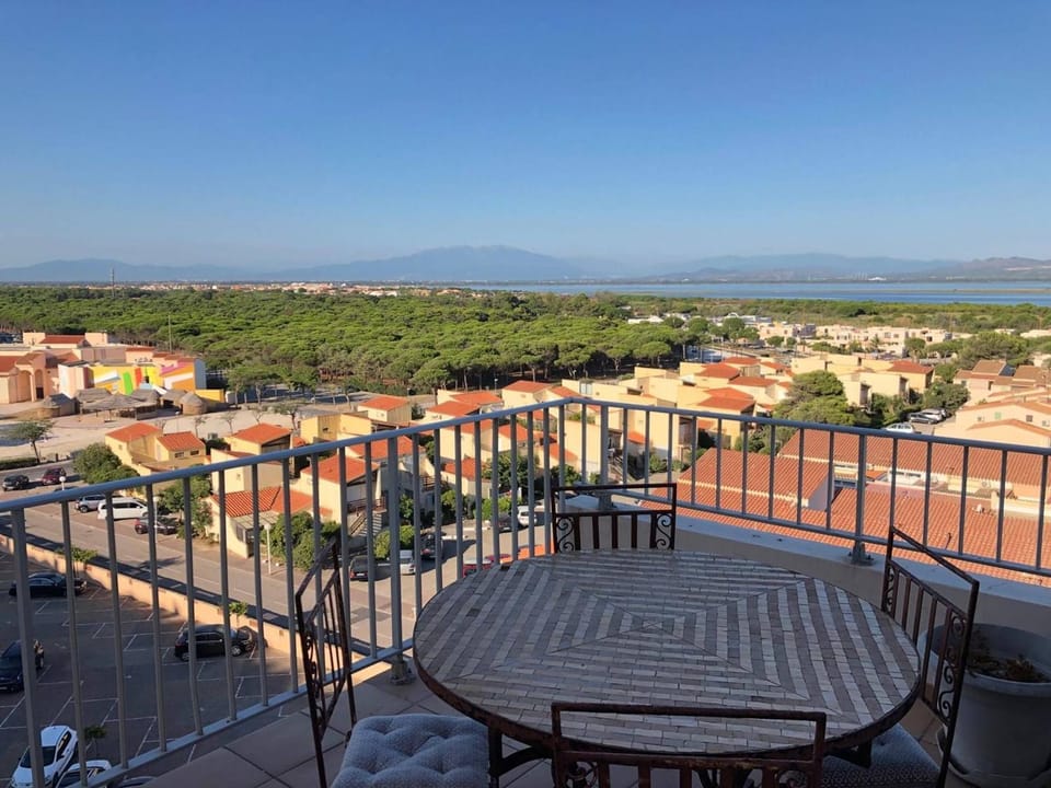 Grand T4 au Barcarès avec Vue Mer et Parking - 3 Chambres, Terrasse, Proche plage - FR-1-81-525 Apartment in Le Barcarès