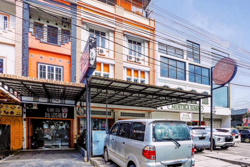 Facade/entrance