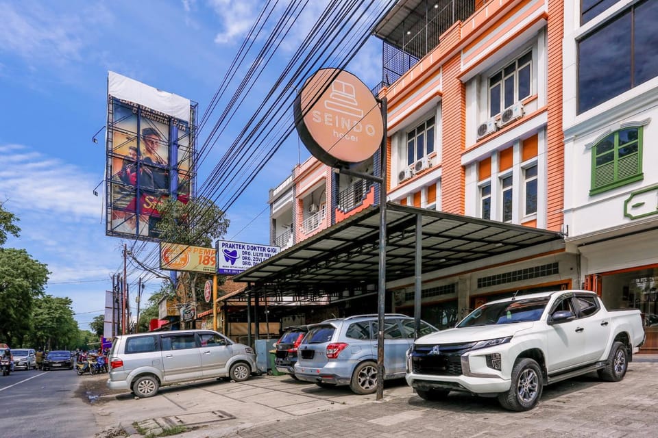 Facade/entrance