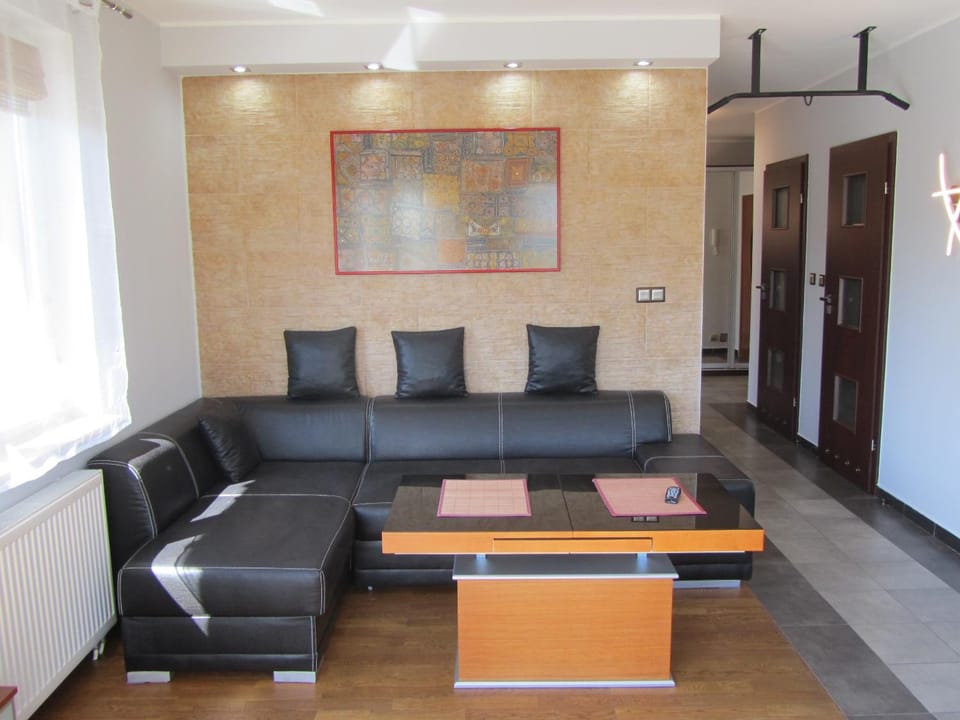 Kitchen or kitchenette, Seating area