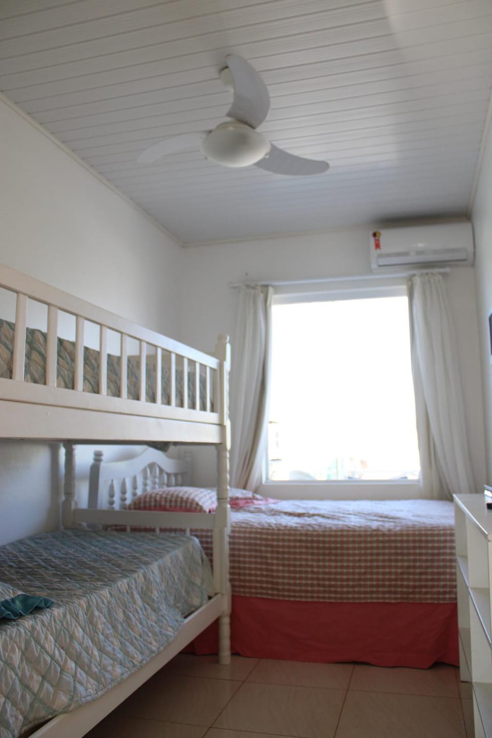 Bed, Photo of the whole room, Bedroom, bunk bed, fireplace, air conditioner