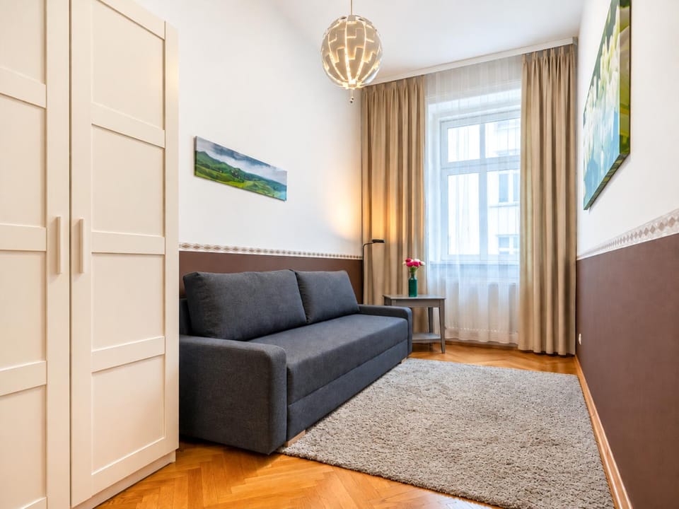 Bed, Living room, Photo of the whole room, Seating area, Bedroom