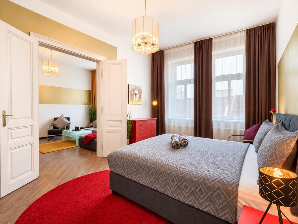 Bed, Living room, Photo of the whole room, Seating area, Bedroom