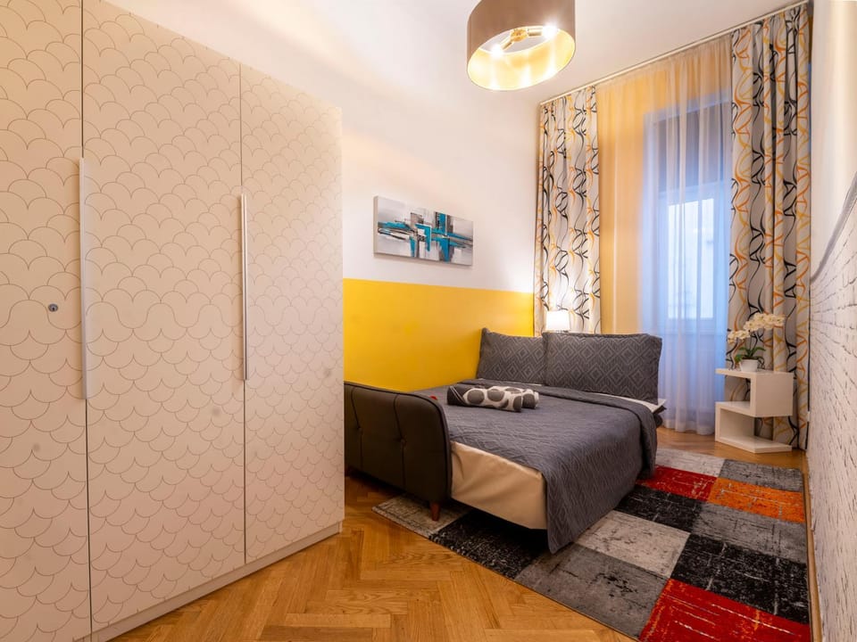 Bed, Seating area, Bedroom