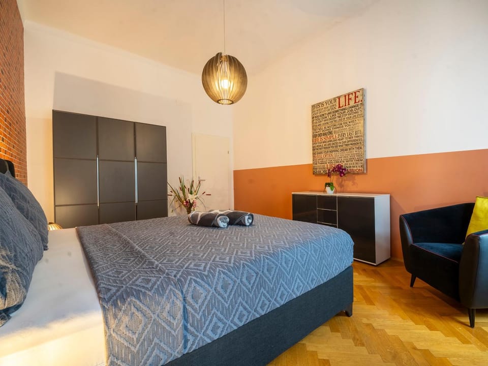Bed, Photo of the whole room, Bedroom