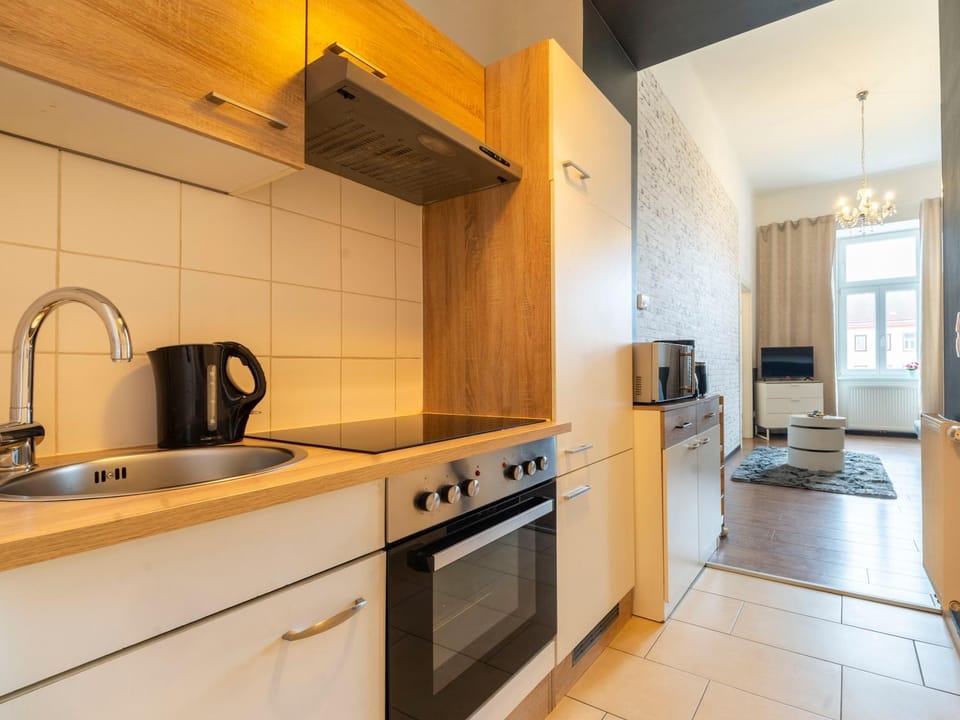 Coffee/tea facilities, Kitchen or kitchenette, dishwasher, oven, stove, toaster