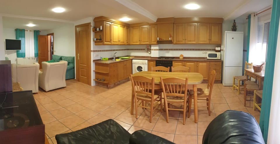 Kitchen or kitchenette, Kitchen or kitchenette, Living room, Dining area
