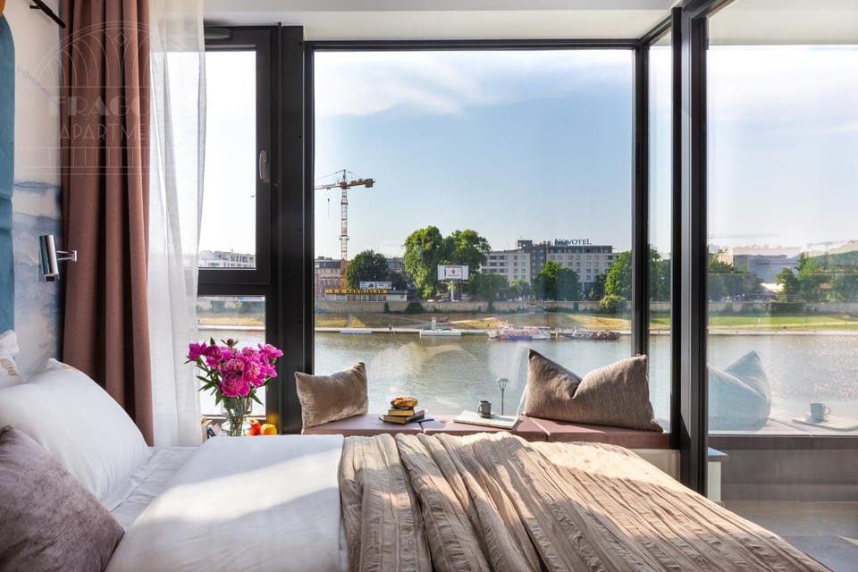 Bed, Bedroom, River view