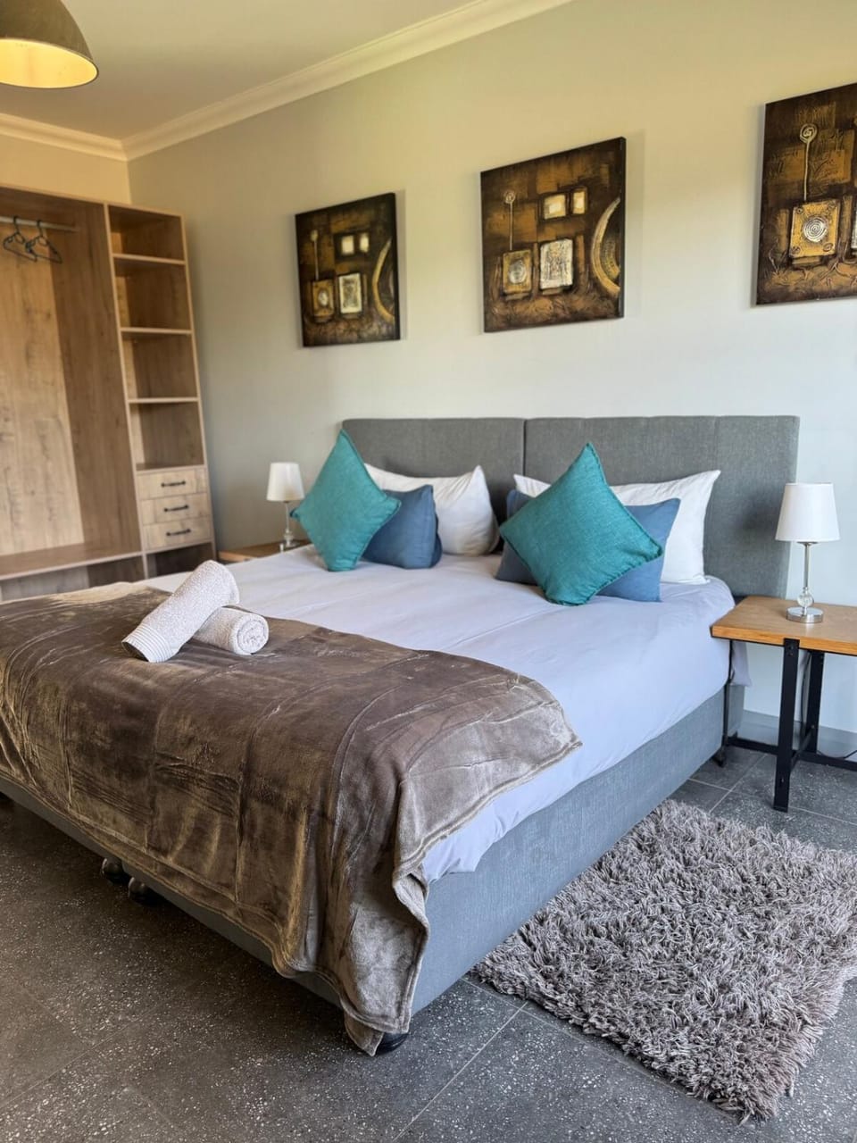 Stone`s Throw Manor Villa in Roodepoort