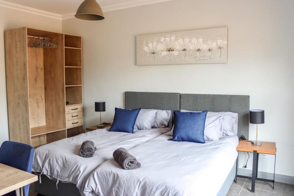 Stone`s Throw Manor Villa in Roodepoort