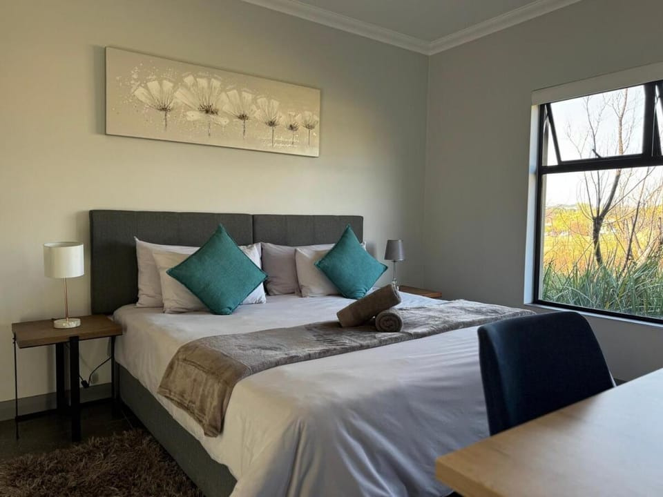 Stone`s Throw Manor Villa in Roodepoort