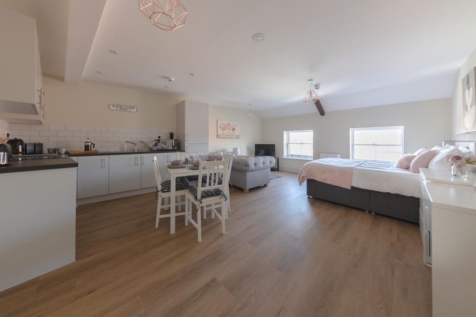 Hereford City Centre - Apartment 9, Isabella House - Modern Apartment In The Heart of The City - Sleeps 4 Guests - Hosted by RENTMYHOUSE Apartment in Hereford