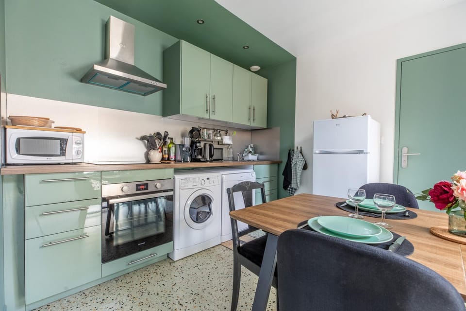 Kitchen or kitchenette