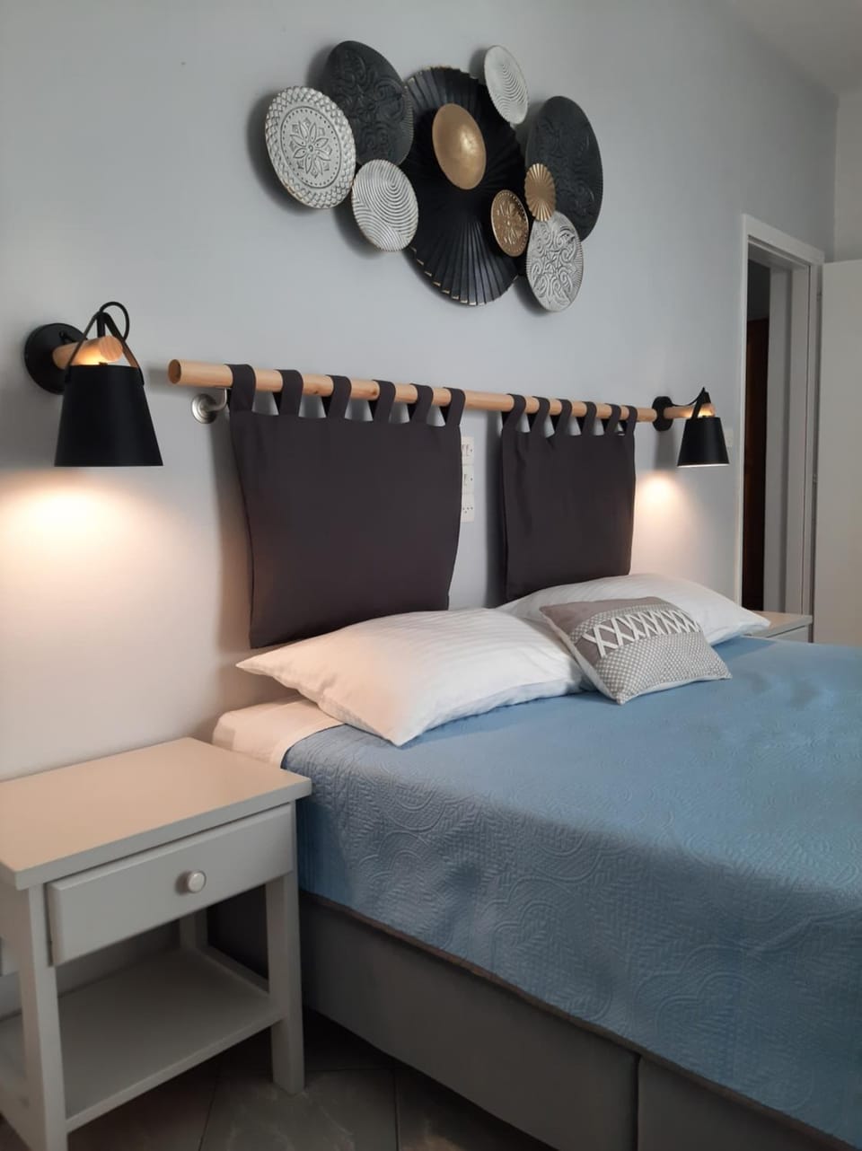 Bed, Photo of the whole room, Bedroom