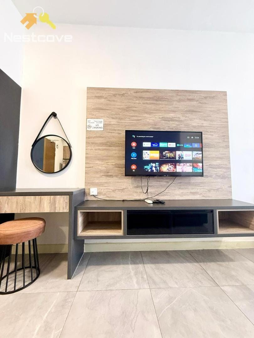 Communal lounge/ TV room, TV and multimedia, Living room, Seating area, Evening entertainment