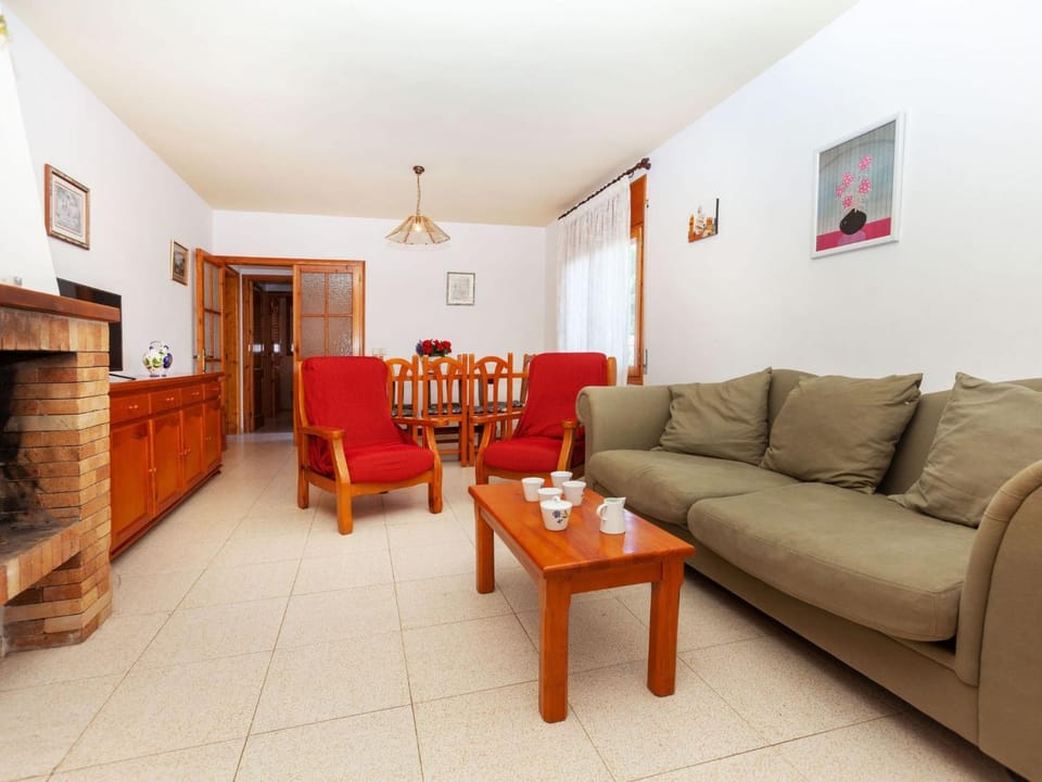 Holiday Home Torre Mora-4 by Interhome House in Baix Empordà
