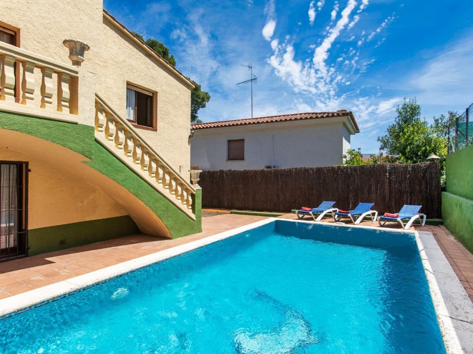 Holiday Home Torre Mitjorn by Interhome House in Baix Empordà