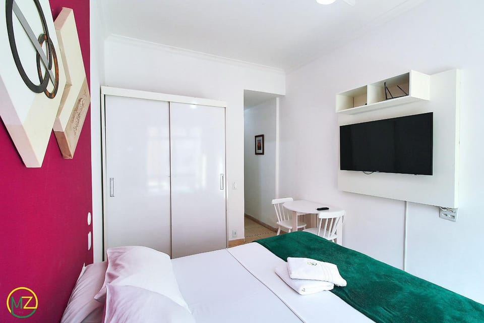 Economic studio with sea view in Copacabana Apartment in Rio de Janeiro