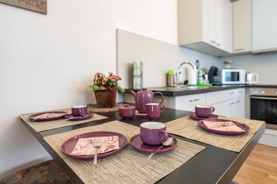 Property building, Kitchen or kitchenette, Living room