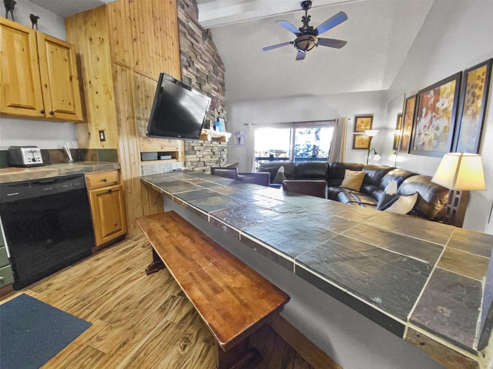 Kitchen or kitchenette, Living room